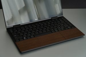 HP Envy X360 13 Wood Edition パームレスト2