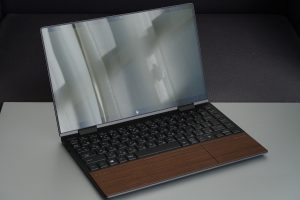 HP Envy X360 13 Wood Edition 全体3