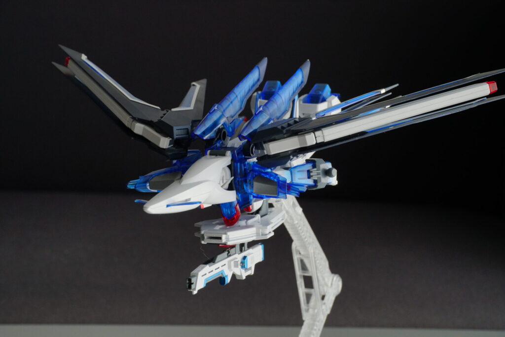C賞 HG 1/144 ライジングフリーダムガンダム ソリッドクリア MA形態斜め前
