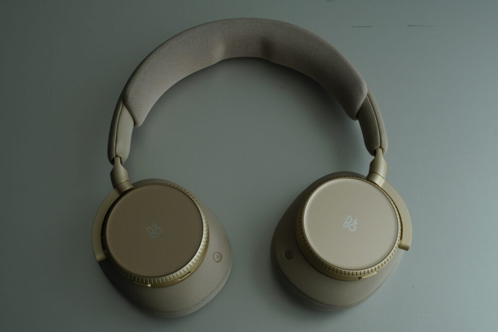 BEOPLAY H100 収納状態