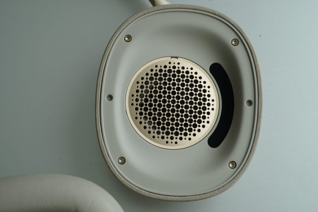 BEOPLAY H100 右側イヤーパッドなし