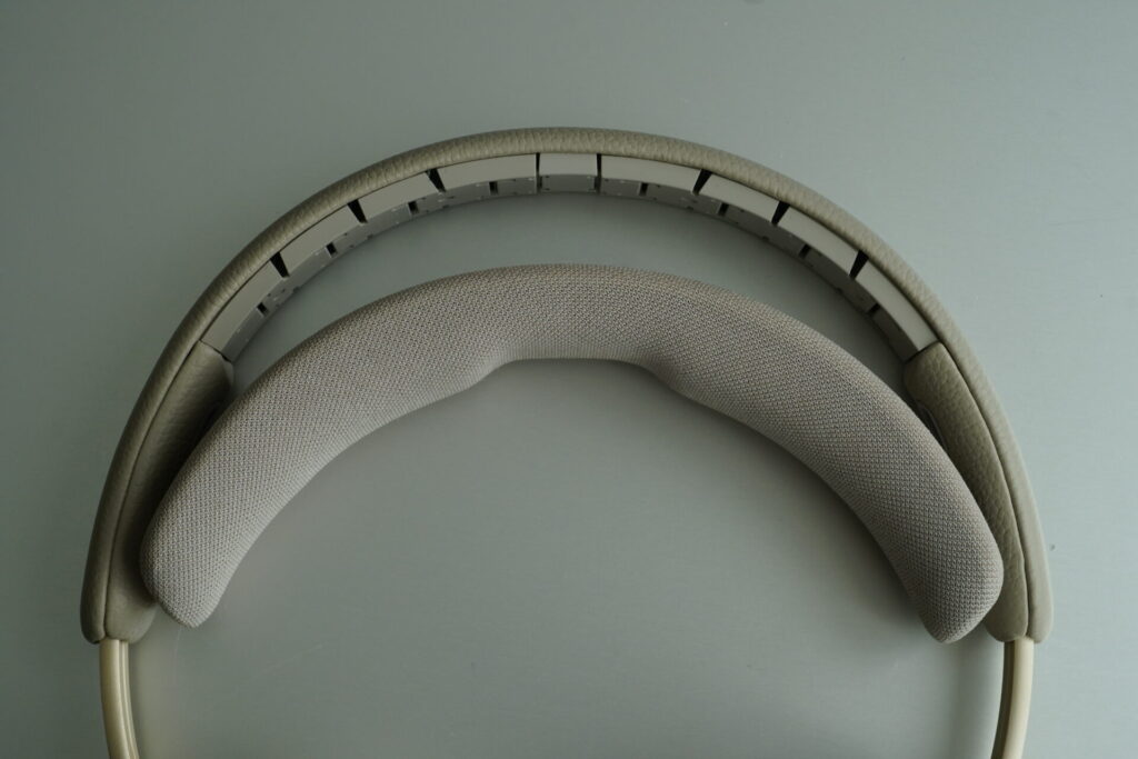 BEOPLAY H100 ヘッドバンド脱着