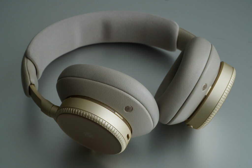 BEOPLAY H100 右斜め前
